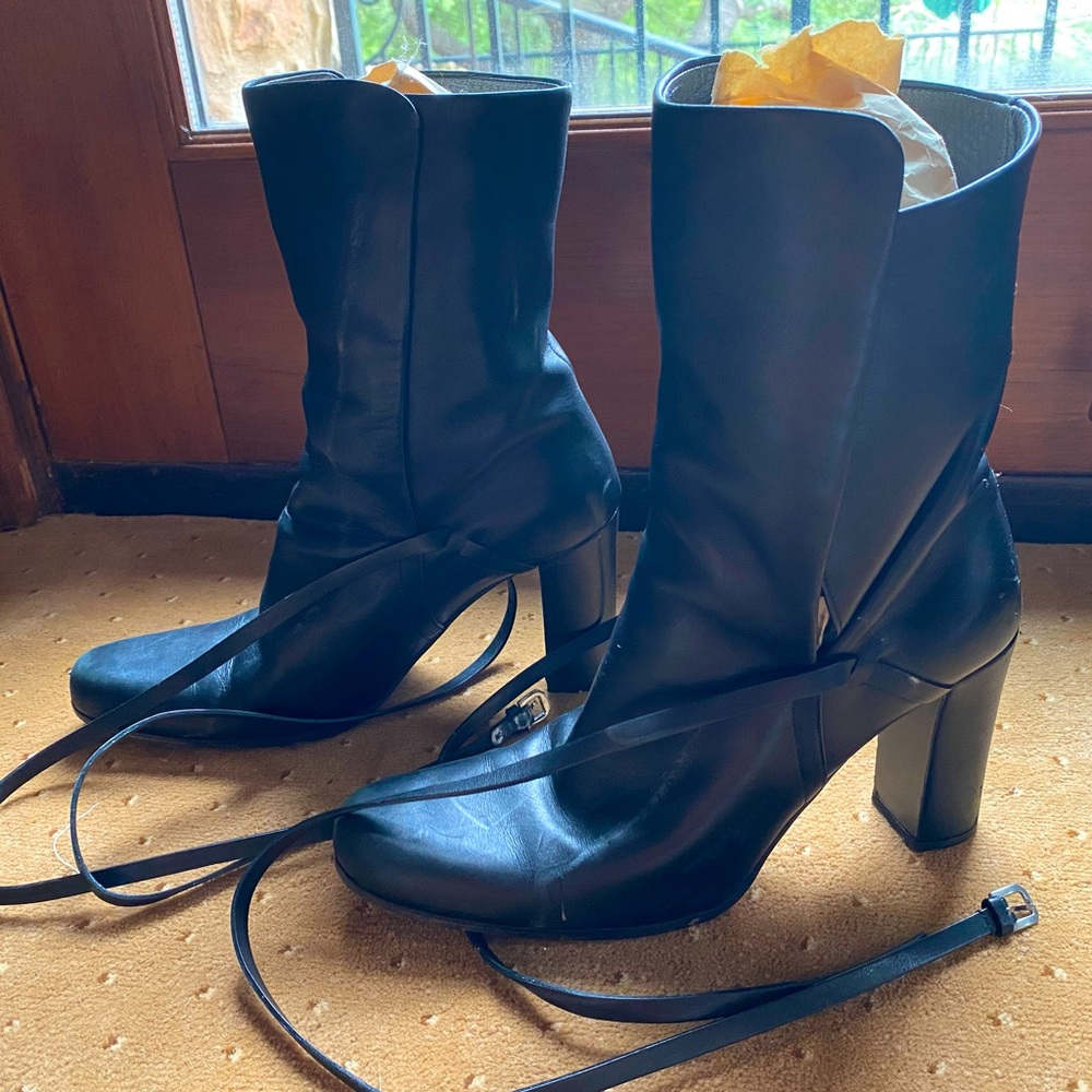 Vero Cuoio never worn black heeled boot!